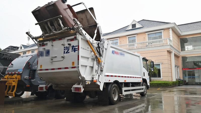 上海湿垃圾车今年要“改过自新”,怎样解决跑冒滴漏?